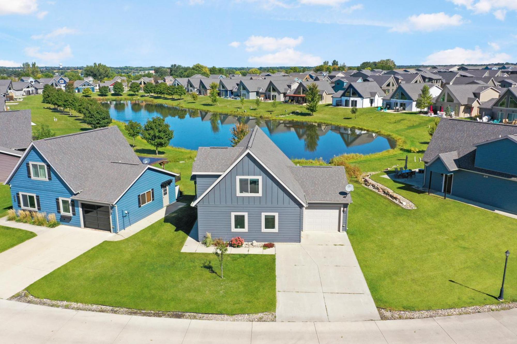 Boho Bungalow On The Pond W/ Hot Tub Arnolds Park Exterior photo